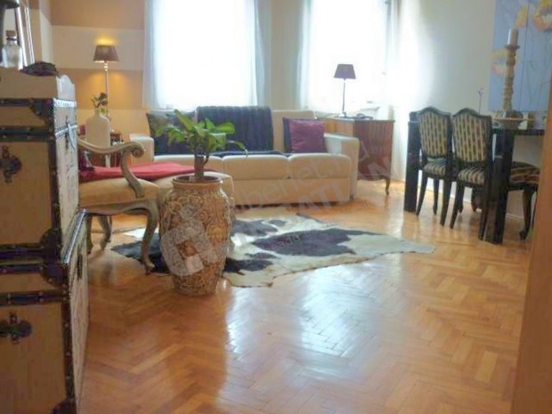 Holl�n Ern� utc�ban �jlip�tv�ros   35 m-es, g�pes�tett garzon