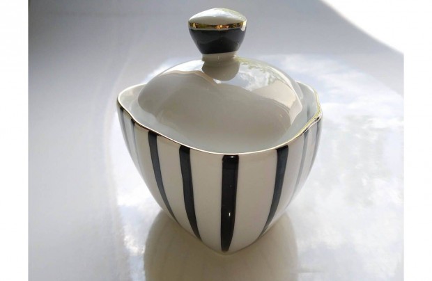 Hollhzi Art Deco porceln bonbonier, fekete cskokkal