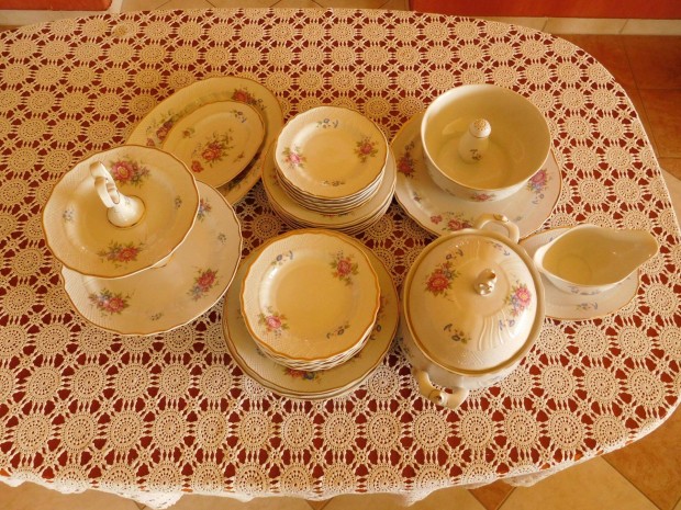 Hollhzi, Hajnalka porceln tkszlet