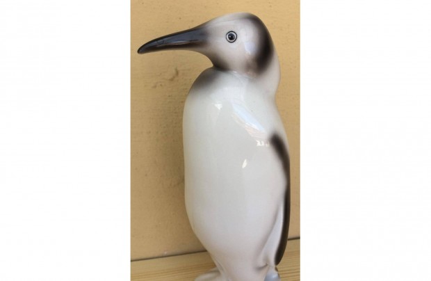 Hollhzi kzzel festett nagymret porceln pingvin retro