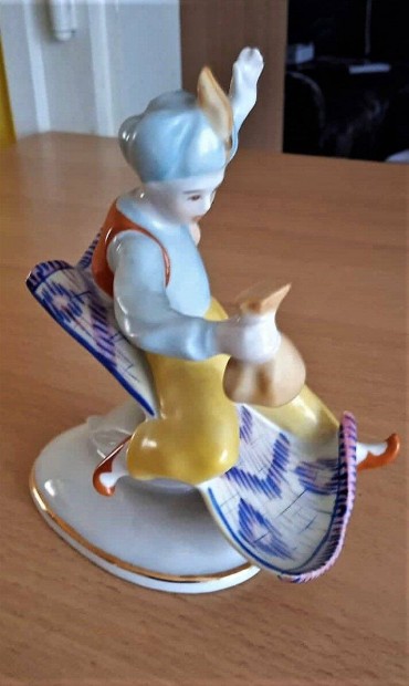 Hollhzi porceln Aladdin, tervezte Veress Mikls