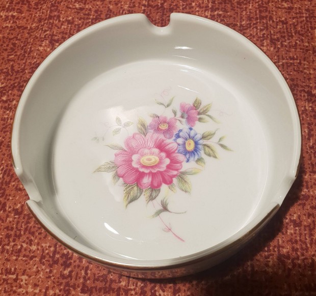 Hollhzi porceln hamutrt. 10,5 cm tmerj