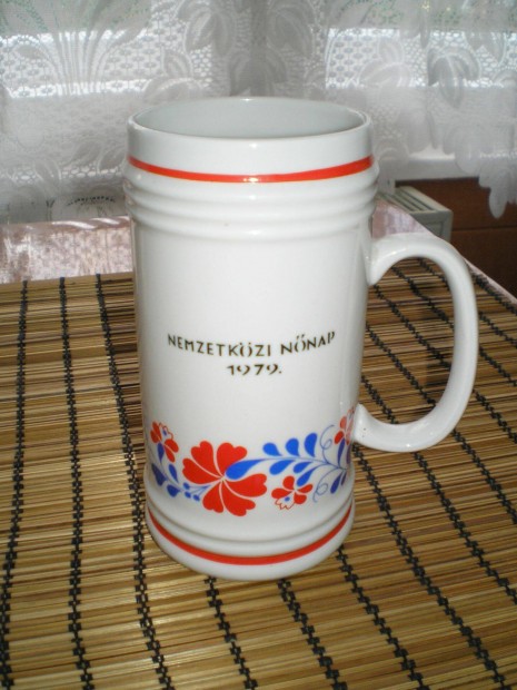 Hollhzi porceln kors 1979 hibtlan llapotban