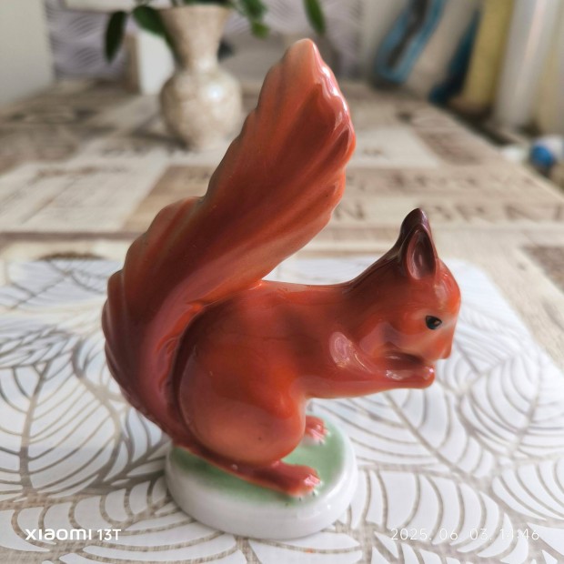 Hollóházi porcelán mókus szobor eladó!