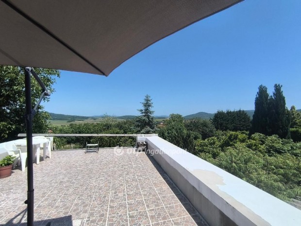 Holl�k�i 140 nm-es h�z elad�