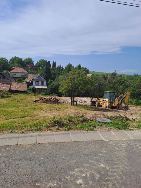 Holl�k�i be�p�thet�, �sszk�zm�ves telek