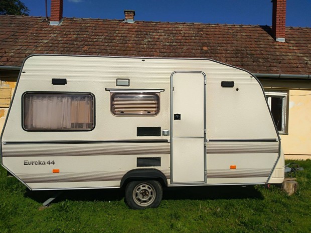 Home Car Eureka 44 lakkocsi