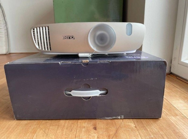 Home Theater projector Benq w2000 HD 1920x1080, 16:9