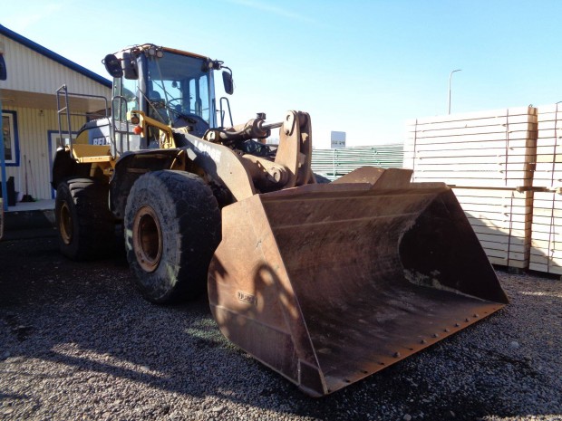 Homlokrakod� 20 tonn�s elad�