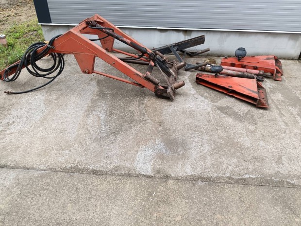 Homlokrakod MTZ Zetor