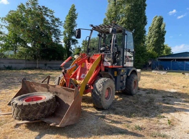 Homlokrakodó ZL16 rendszámos 4,2 t