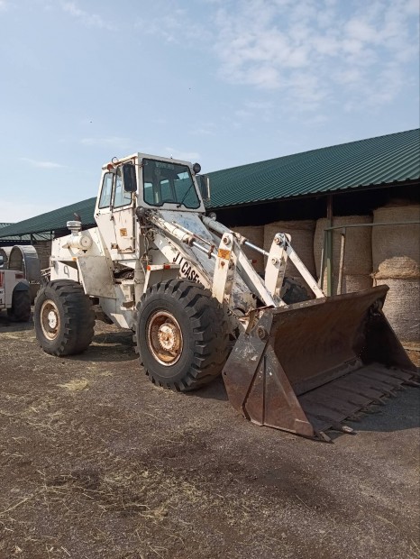 Homlokrakod� elad� 