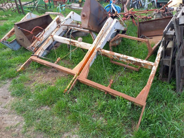 Homlokrakod� t�bb darab