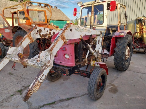 Homlokrakodos 35LE traktor zemkpesen elado