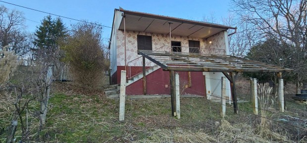 Homokkom�romban h�tv�gi h�z sz�p panor�m�val elad�!