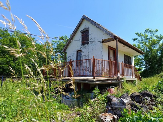 Homokkom�romi 25 nm-es h�z elad�