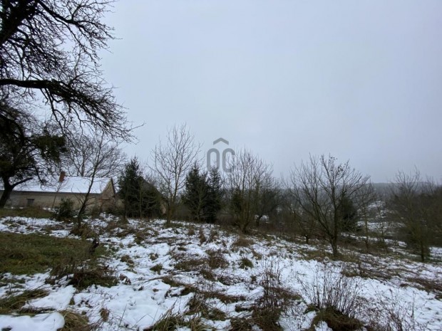 Homokkom�romi elad� 3440 nm-es telek