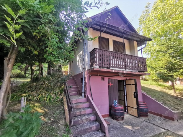 Homokkom�romi elad� 60 nm-es h�z