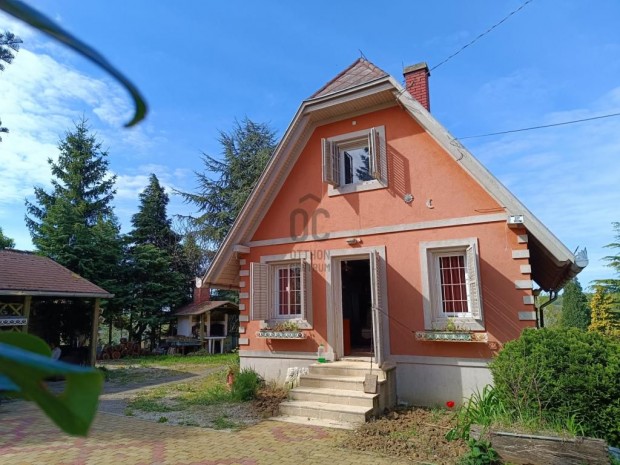 Homokkom�romi elad� 85 nm-es h�z