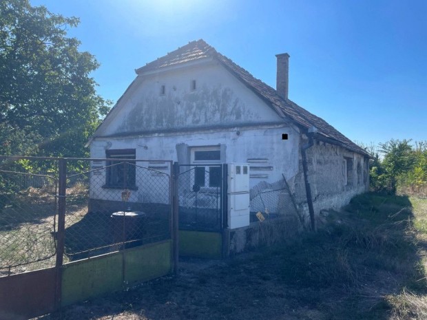 Homokm�gy Hilly�n fel�j�t�s alatt �ll� csal�di h�z elad�!