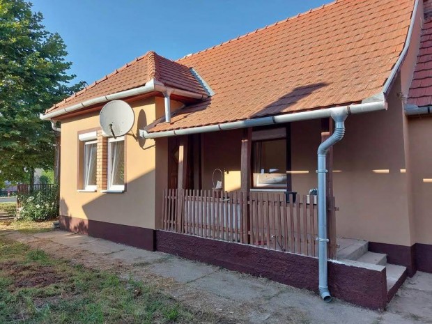 Homokszentgyrgyn elad csaldi hz!