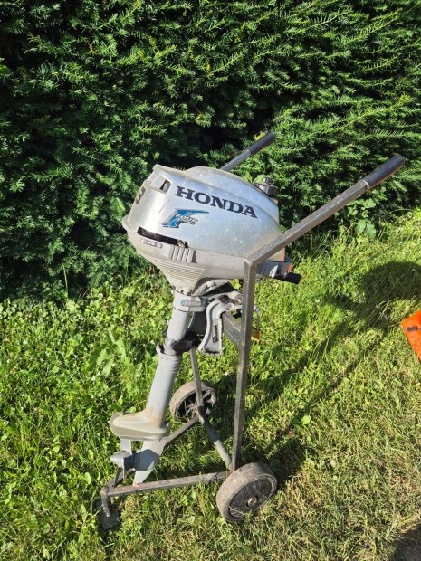 Honda 2,3 csónakmotor kerekes szállítóval, tankkal