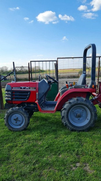 Honda 4x4-es kistraktor gyári talajmarójával eladó