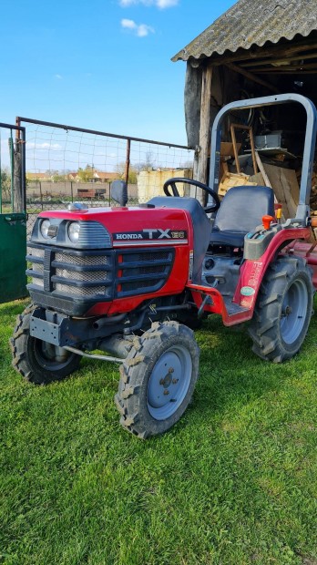 Honda 4x4-es kistraktor gyári talajmarójával eladó