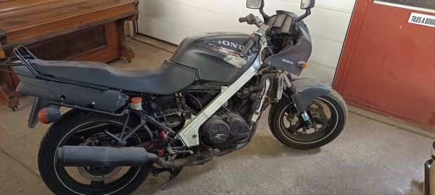 Honda 750 - es nagymotor elad.
