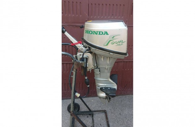 Honda 8 Le. 4 ütemű , rövid csizmás kitűnő, gyári állapotú motor