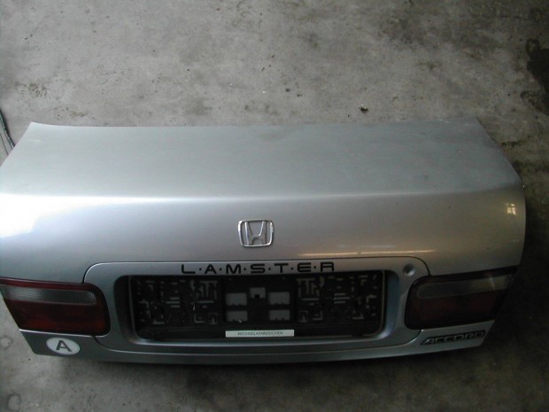 Honda Accord 2.0B (1993) csomagtérajtó