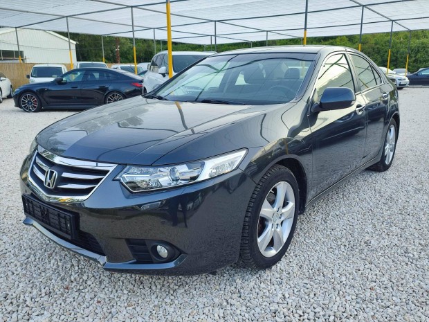 Honda Accord 2.0 Executive Kevés KM-Parkradar-Ü...