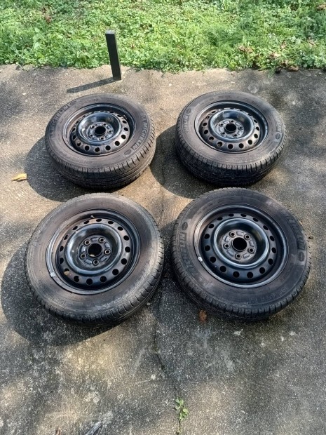 Honda Accord - 195/65/R15 fm felni Michelin gumival (10ekm futott)