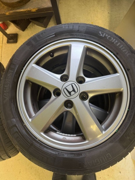Honda Accord alufelnik Vredestein nyári gumikkal