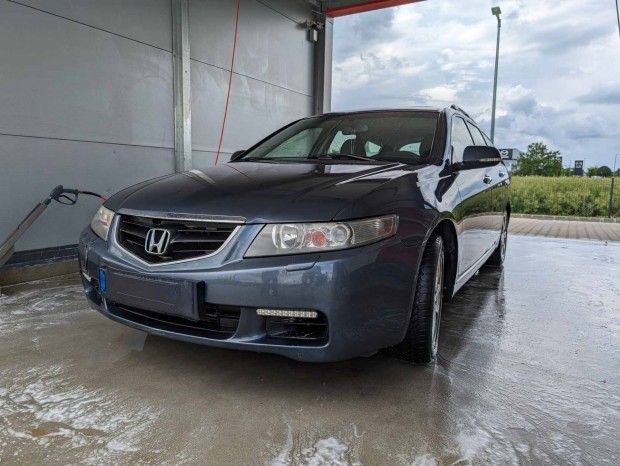 Honda Accord tourer 2004