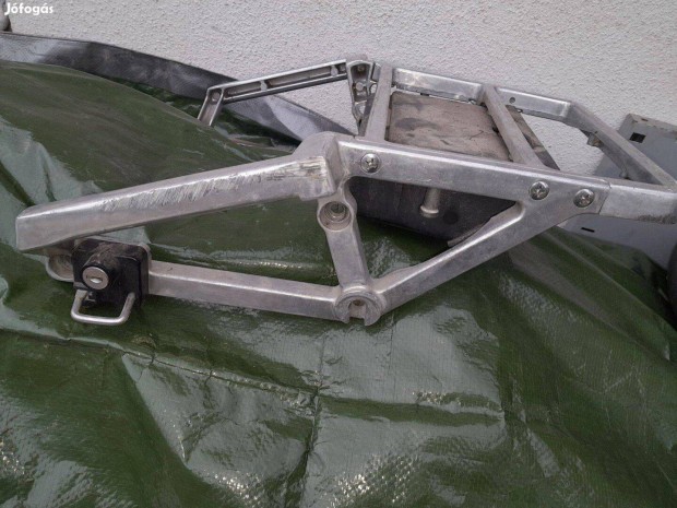 Honda Africa Twin csomagtart�