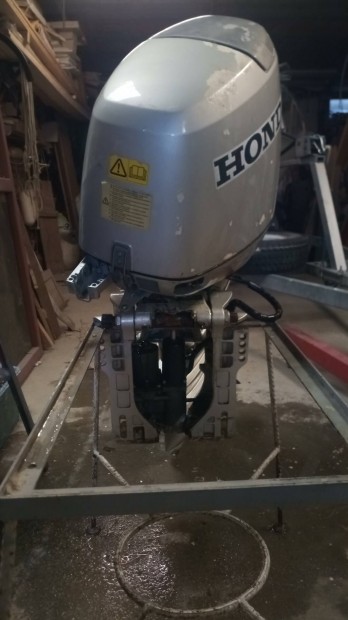 Honda BF 50/4 alkatrésznek eladó!