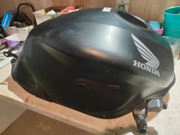 Honda CB650F 2017-2018 zemanyag tank, benzintak javtott kivl!