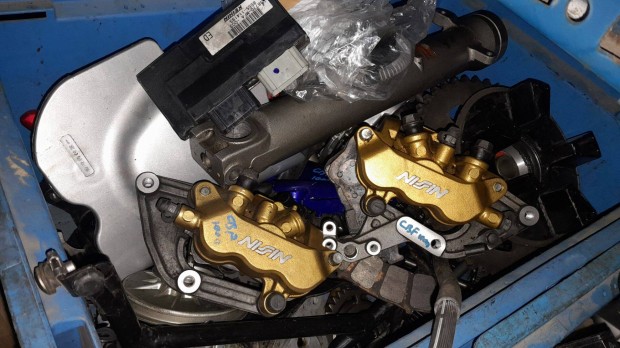 Honda CBF 1000 alkatrsz fknyergek