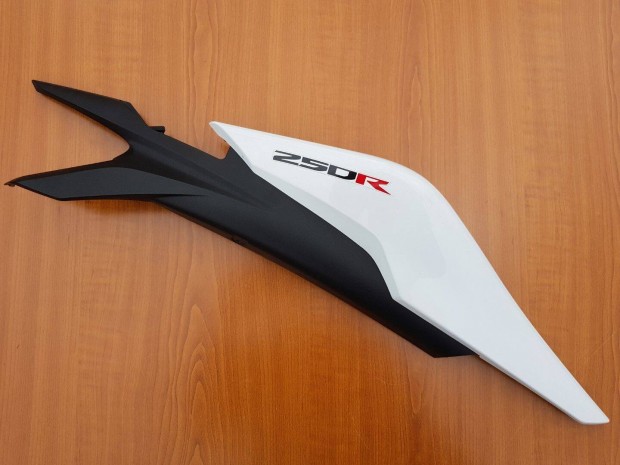 Honda CBR 250 R Jobb hátsó idom 10506
