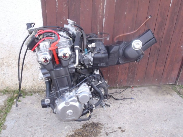 Honda CB 1300 A,2009-es mkp.-ról :427 km-t hasz. "új" motorblokk
