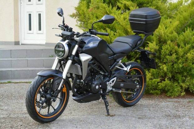 Honda CB 300 R ABS MO-i.ABS.2-Tulaj.KARC és Sér...