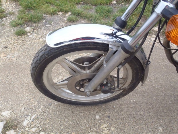 Honda CB 400N mkp.-ról :gyári krómozott elsősárvédő eladó