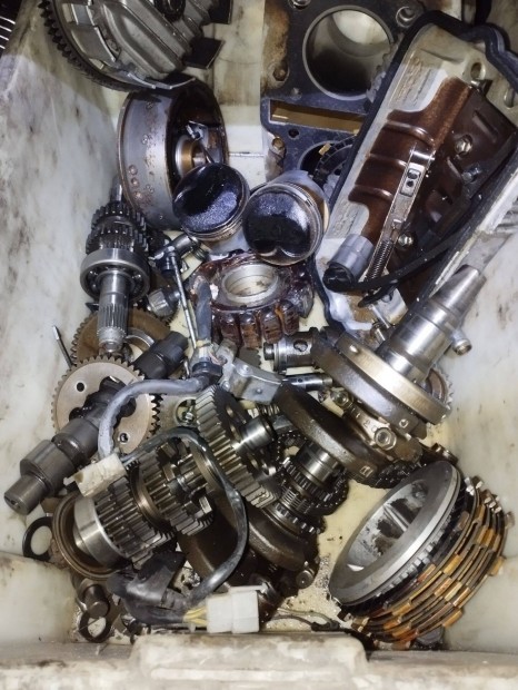 Honda CB 400 motorblokk alkatrsz