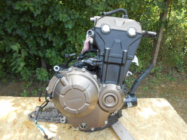 Honda CB 500 Fa,ABS,2018-as ,sérűlt mkp.,bontott alkatrészei