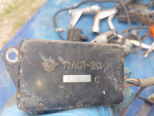 Honda CM 400 alkatr�sz