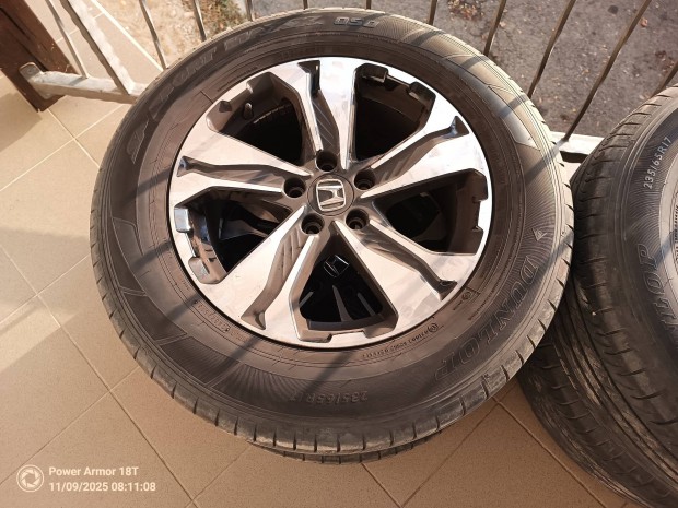 Honda CR-V gyri felniszett nyrigumival