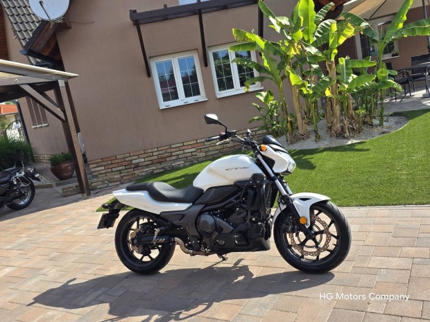 Honda CTX 700 N A2 vel vezethető. automata. ext...