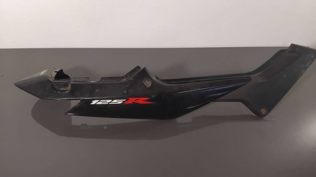 Honda Cbr 125 R '04 Jobb hátsó idom | 83540-Kppa-9010