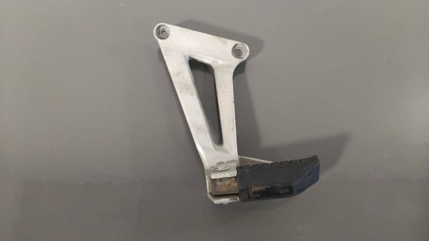 Honda Cbr 600 F '87 Bal oldali lábtartó konzol, tüskével